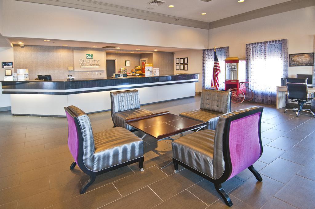 Quality Inn & Suites At Airport Blvd I-65 Mobile Buitenkant foto