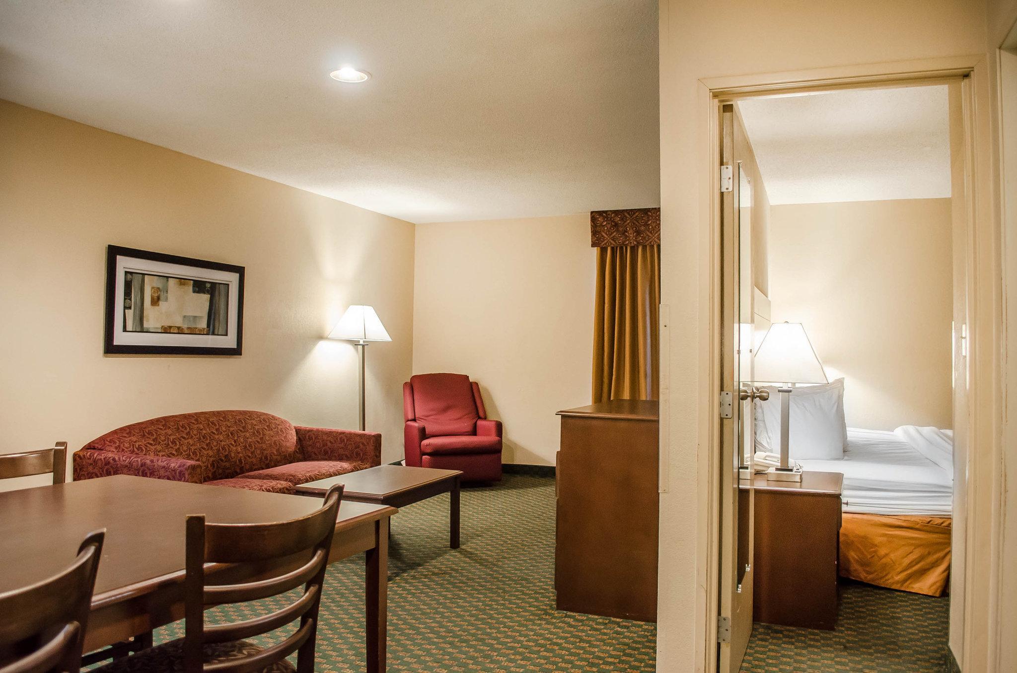 Quality Inn & Suites At Airport Blvd I-65 Mobile Buitenkant foto