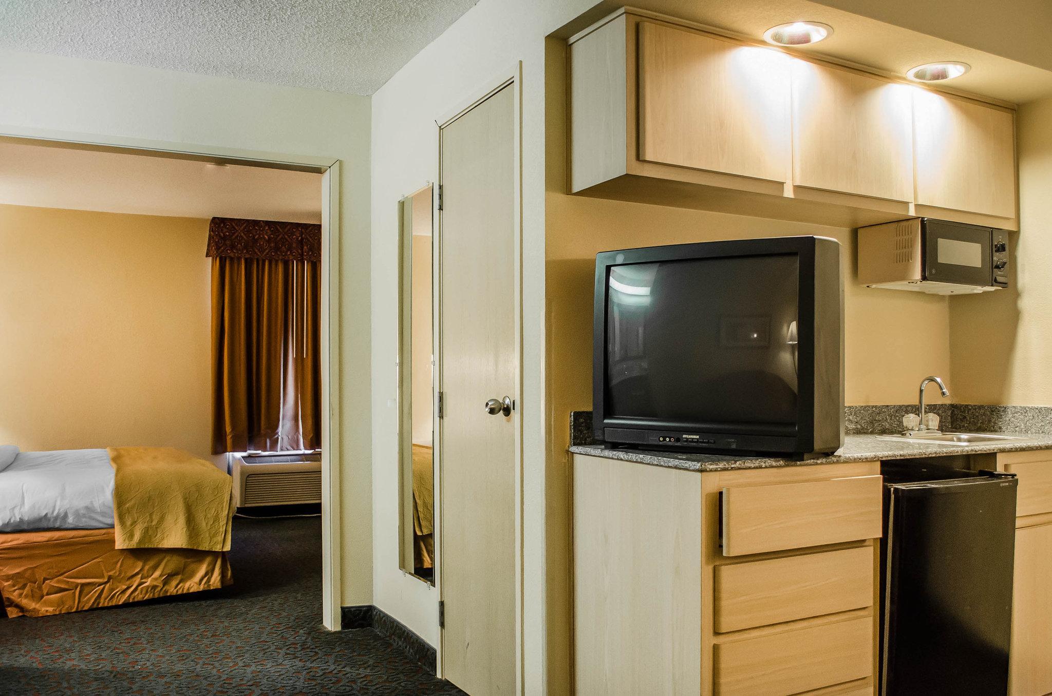 Quality Inn & Suites At Airport Blvd I-65 Mobile Buitenkant foto