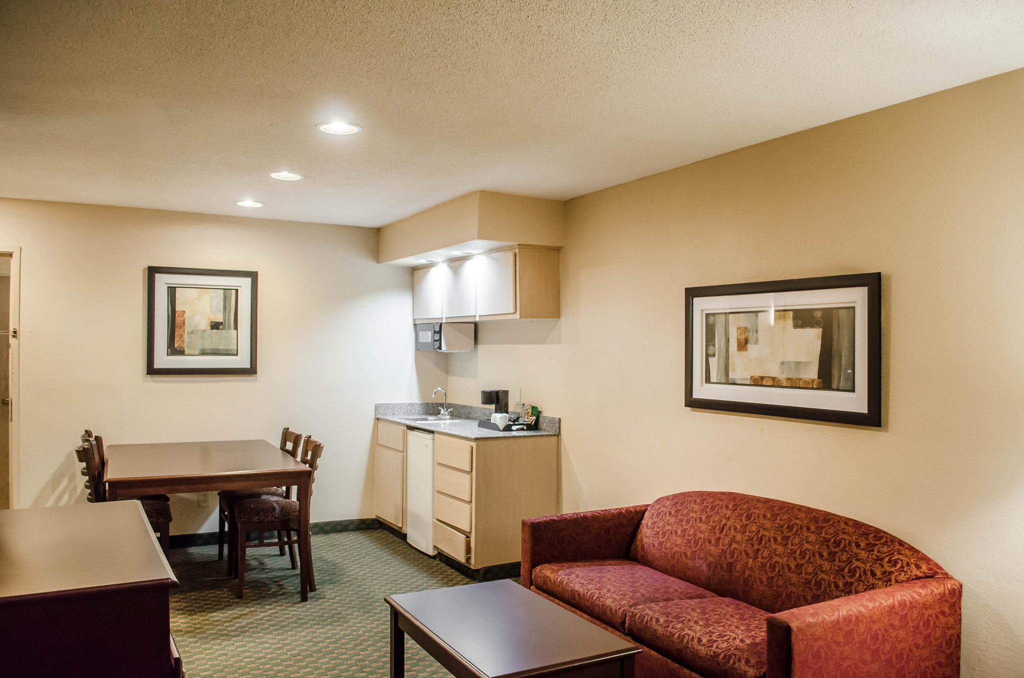Quality Inn & Suites At Airport Blvd I-65 Mobile Buitenkant foto