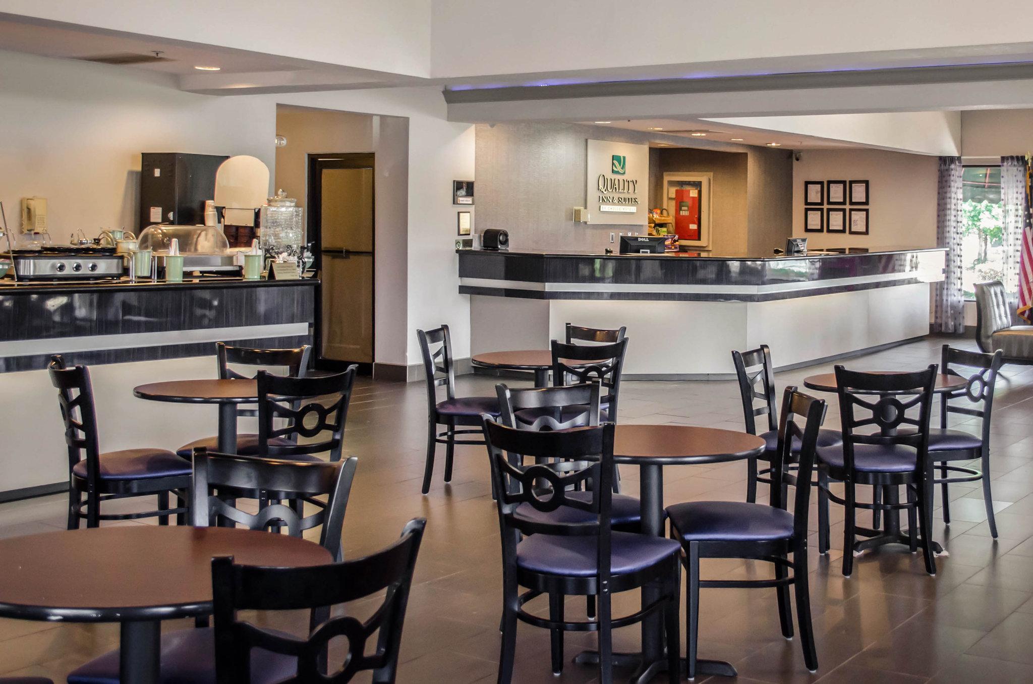 Quality Inn & Suites At Airport Blvd I-65 Mobile Buitenkant foto