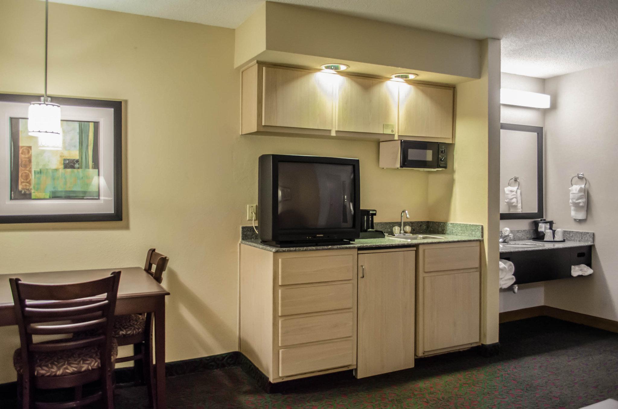 Quality Inn & Suites At Airport Blvd I-65 Mobile Buitenkant foto
