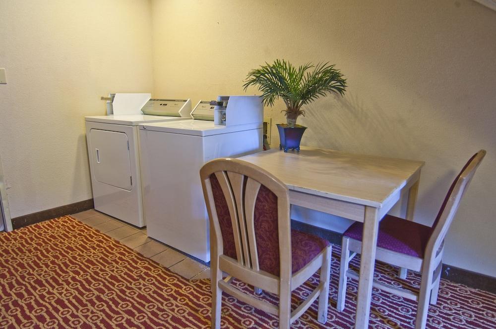 Quality Inn & Suites At Airport Blvd I-65 Mobile Buitenkant foto