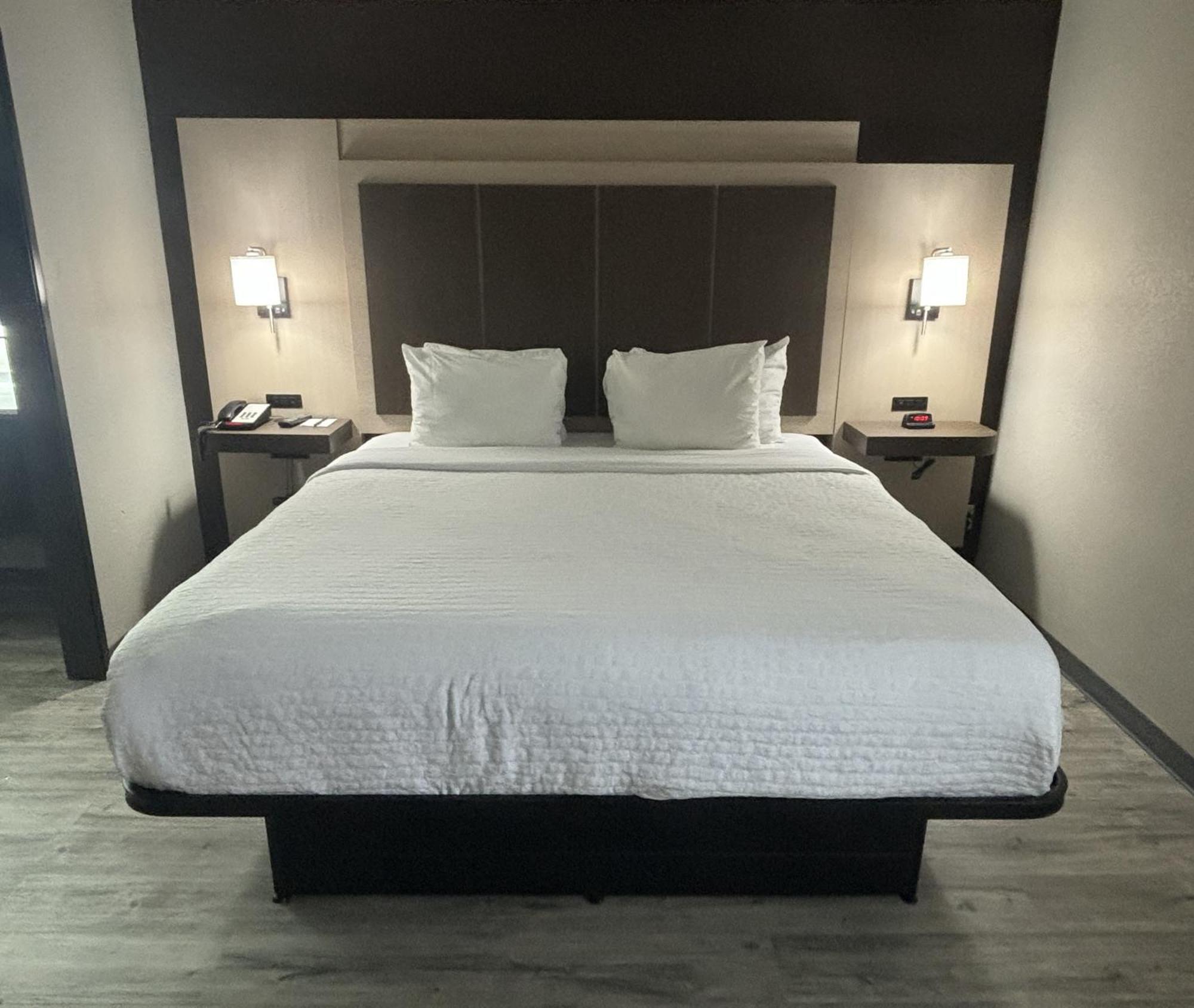 Quality Inn & Suites At Airport Blvd I-65 Mobile Buitenkant foto