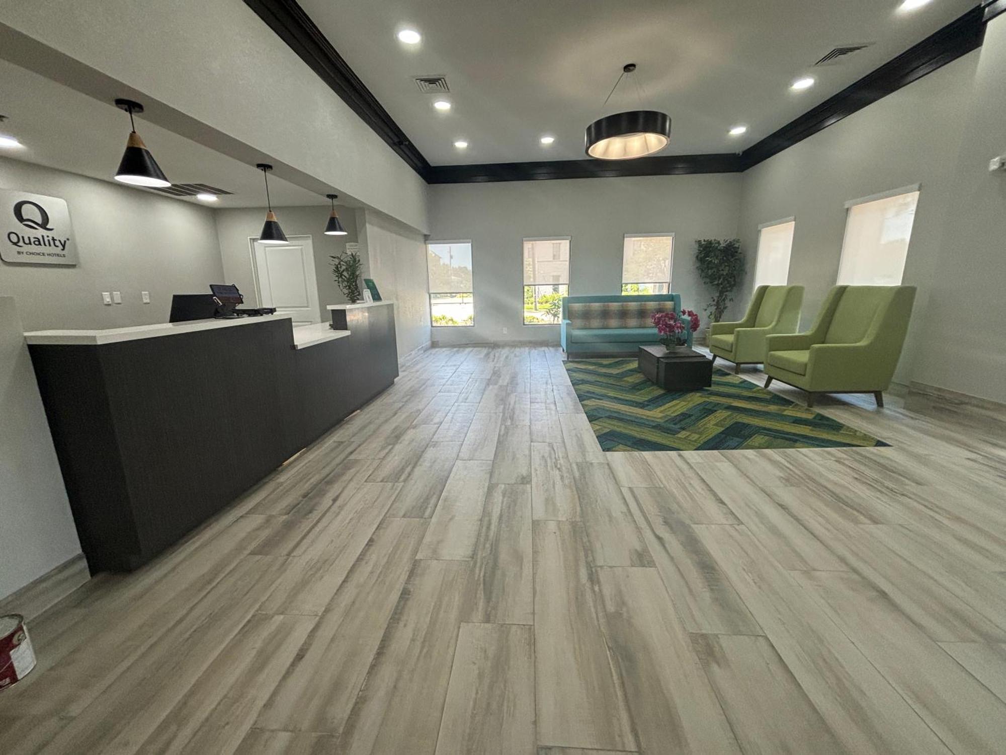 Quality Inn & Suites At Airport Blvd I-65 Mobile Buitenkant foto