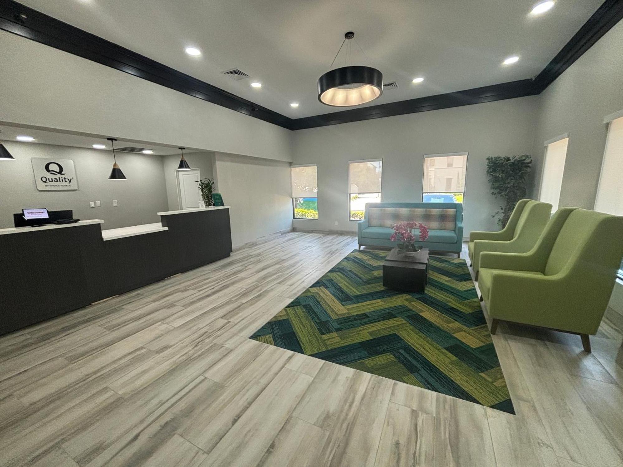 Quality Inn & Suites At Airport Blvd I-65 Mobile Buitenkant foto
