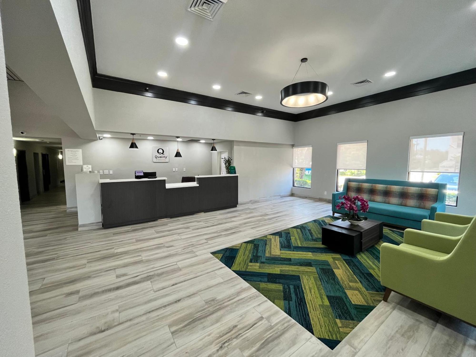 Quality Inn & Suites At Airport Blvd I-65 Mobile Buitenkant foto
