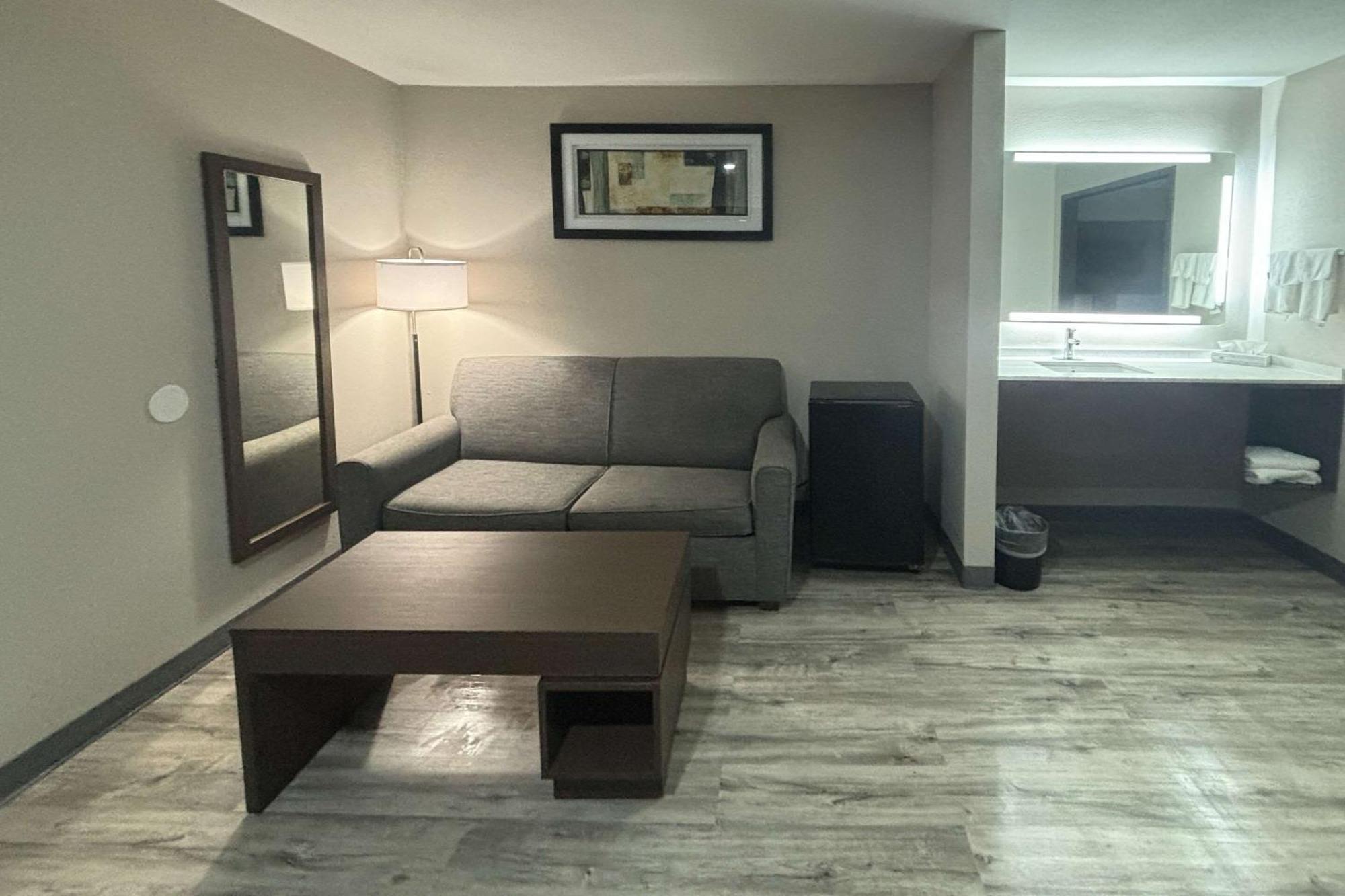 Quality Inn & Suites At Airport Blvd I-65 Mobile Buitenkant foto