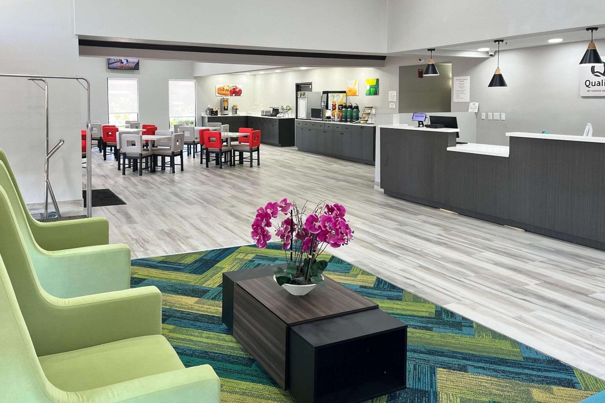 Quality Inn & Suites At Airport Blvd I-65 Mobile Buitenkant foto