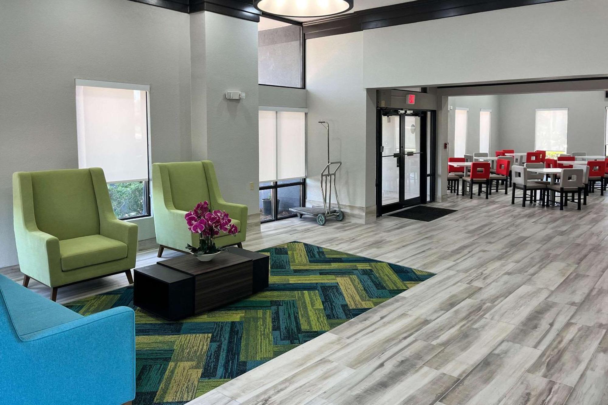 Quality Inn & Suites At Airport Blvd I-65 Mobile Buitenkant foto