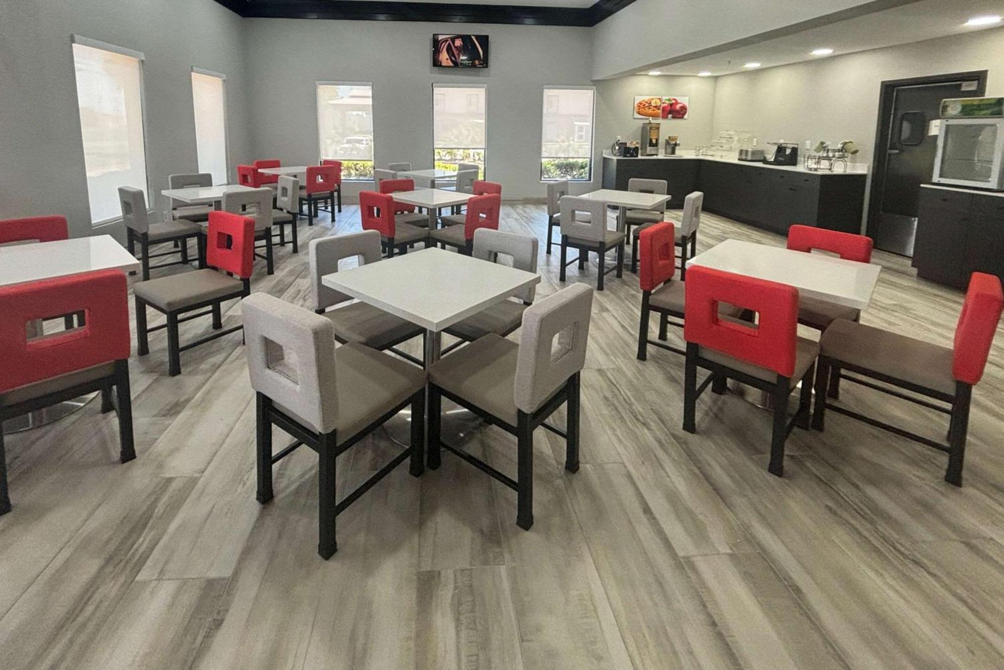 Quality Inn & Suites At Airport Blvd I-65 Mobile Buitenkant foto