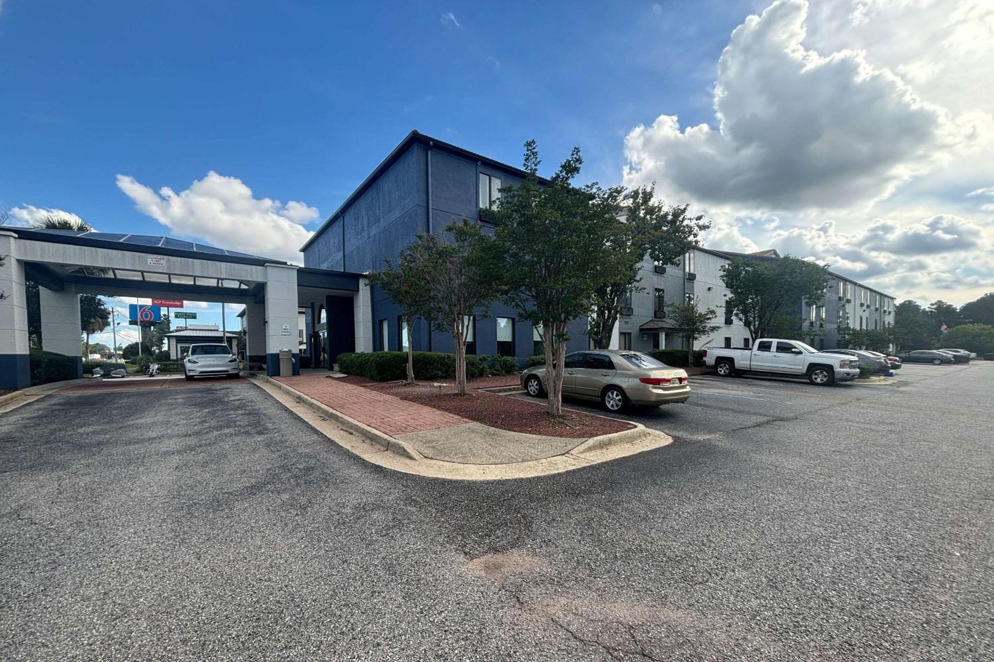 Quality Inn & Suites At Airport Blvd I-65 Mobile Buitenkant foto