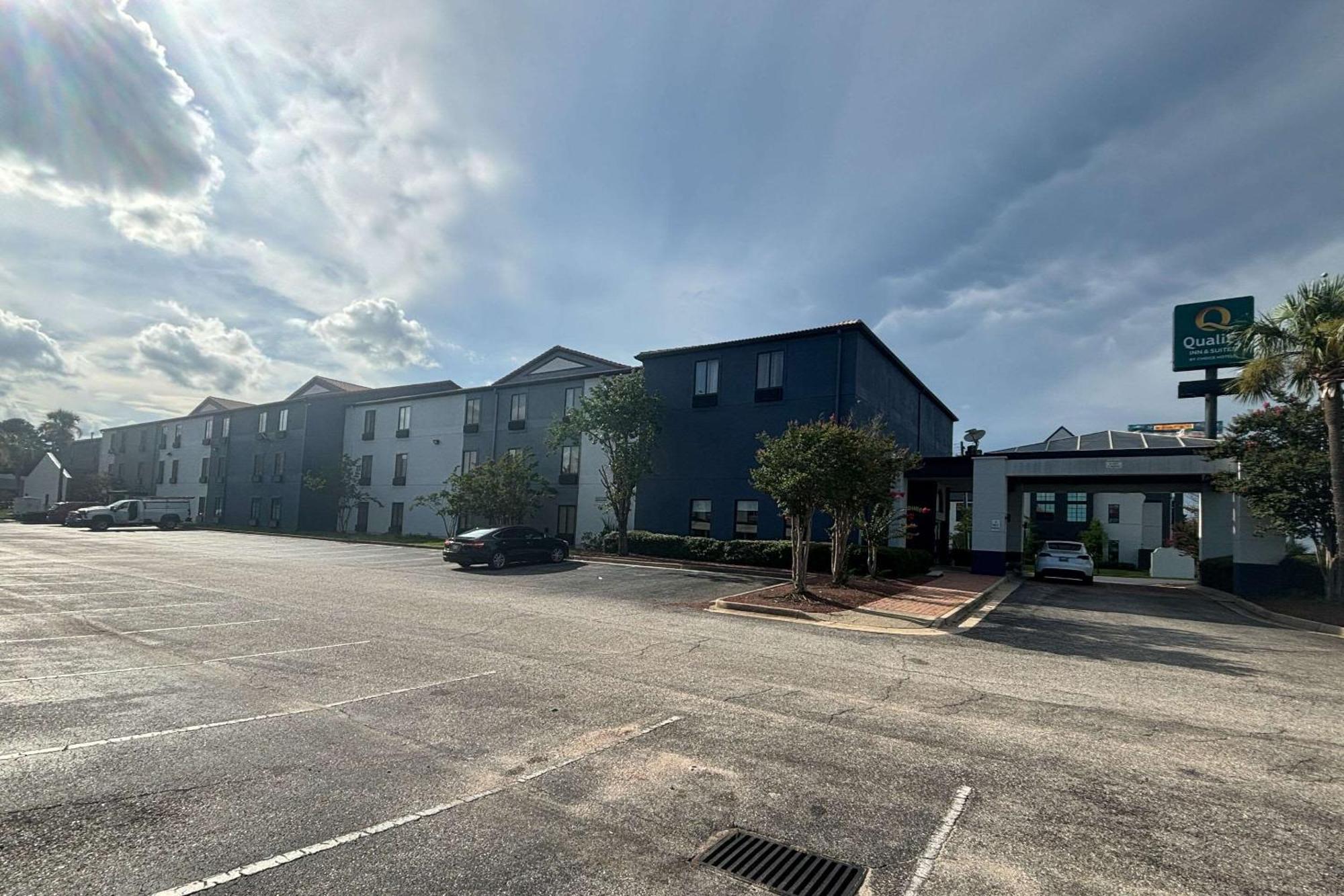 Quality Inn & Suites At Airport Blvd I-65 Mobile Buitenkant foto